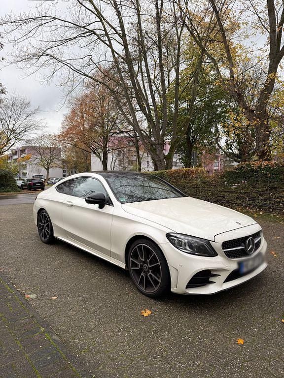 Gebraucht Mercedes C300 258 PS (189 kW) 2019 Weiß Coupé