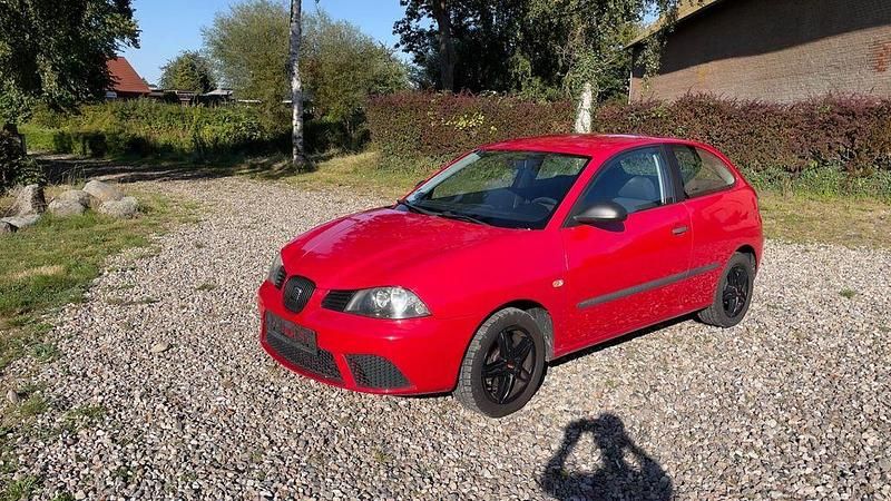 Rot Gebraucht 2008 Seat Ibiza Limousine | 3.890 € (Teuer) - Bild 1/4