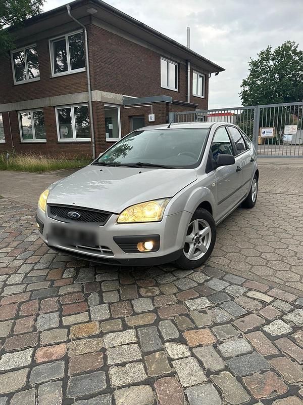 Silber Gebraucht 2005 Ford Focus Kleinwagen | 999 € (Superpreis) - Bild 1/4