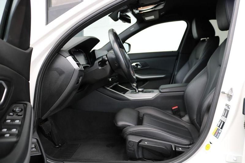 Gebraucht BMW 330e Advantage 292 PS (214 kW) 2021 Weiß Kombi