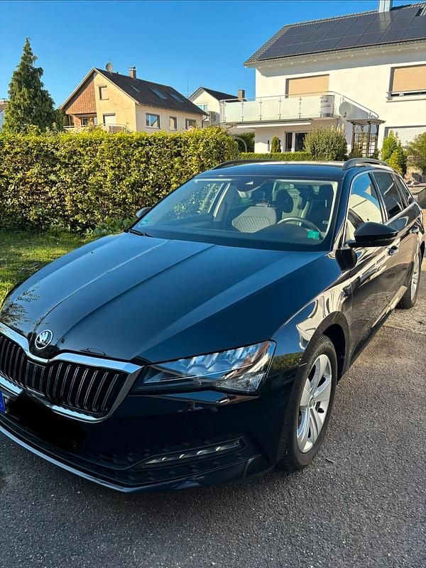 Schwarz Gebraucht 2021 Skoda Superb Kombi | 25.500 € (Fairer Preis) - Bild 1/4