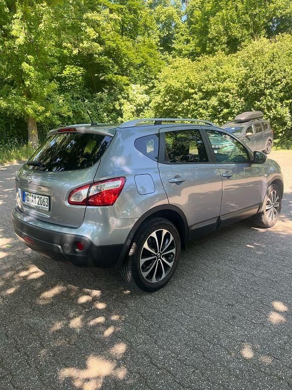 Grau Gebraucht 2012 Nissan Qashqai Acenta SUV | 6.499 € (Fairer Preis) - Bild 1/4