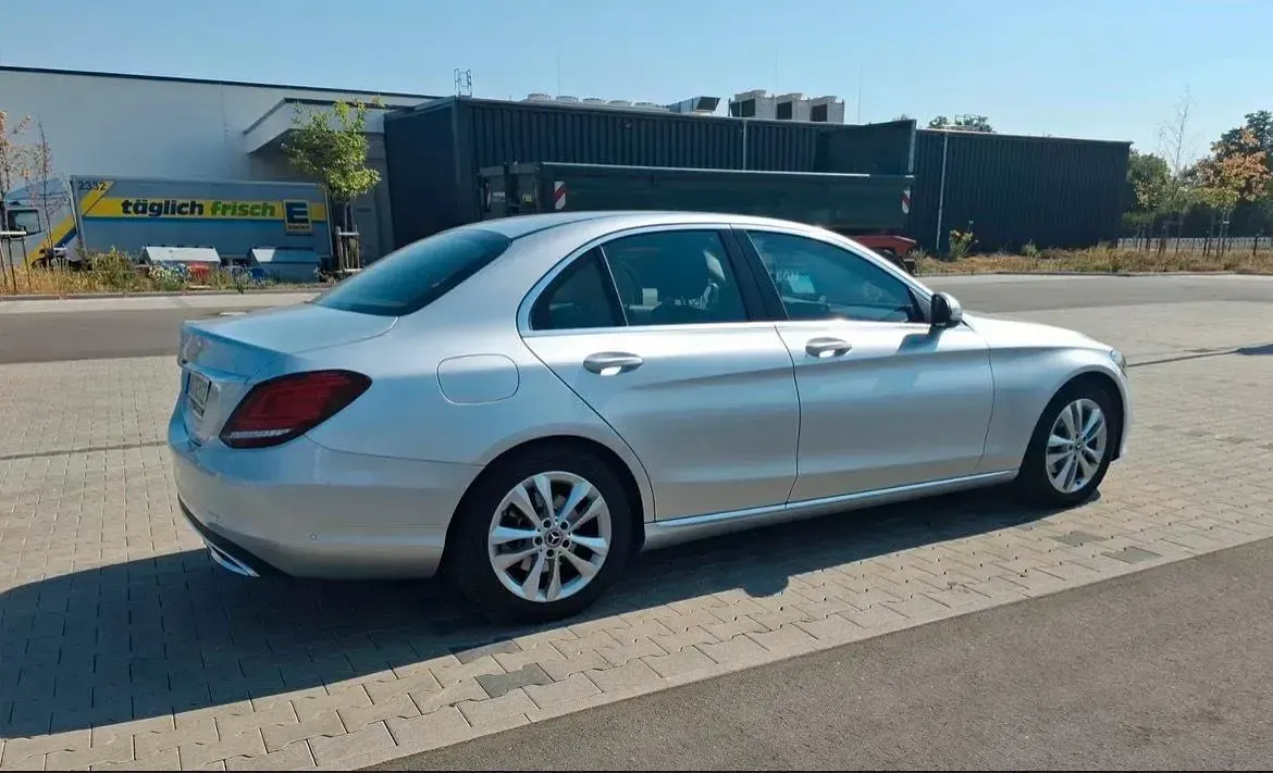 Gebraucht Mercedes C180 156 PS (114 kW) 2018 Silber Limousine