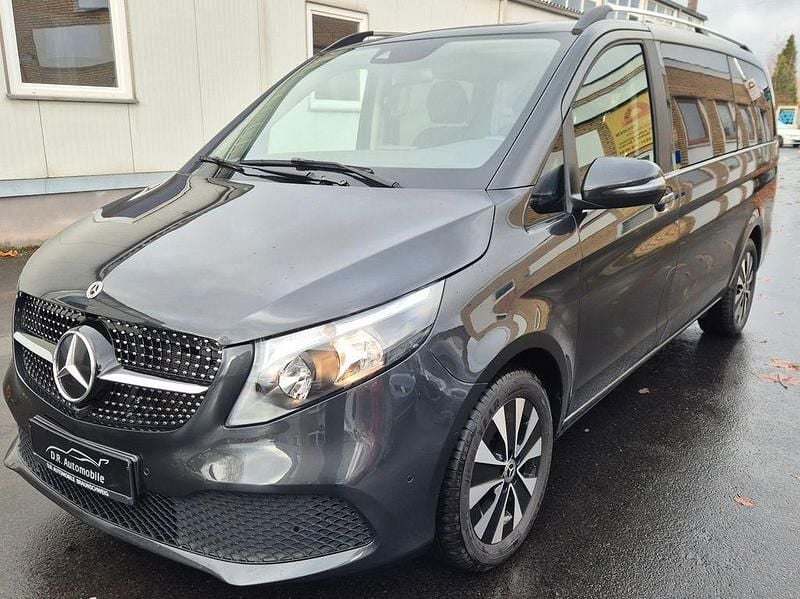 Grau Gebraucht 2024 Mercedes V220 Edition Van / Kleinbus | 43.500 € (Superpreis) - Bild 1/4