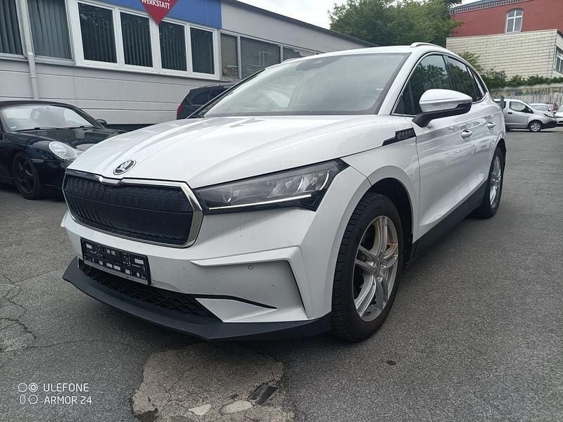 Weiß Gebraucht 2022 Skoda Enyaq iV Loft SUV | 28.500 € (Fairer Preis) - Bild 1/4
