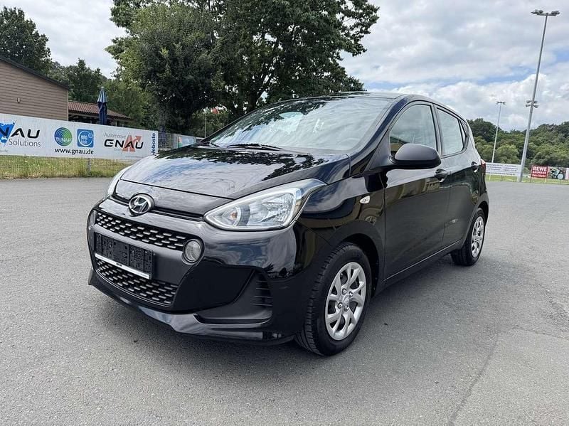 Phantom black. / mic Gebraucht 2018 Hyundai i10 Classic Kleinwagen | 5.900 € (Fairer Preis) - Bild 1/4