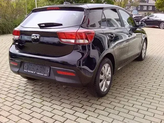 Gebraucht Kia Rio Spirit 101 PS (74 kW) 2023 Schwarz Limousine