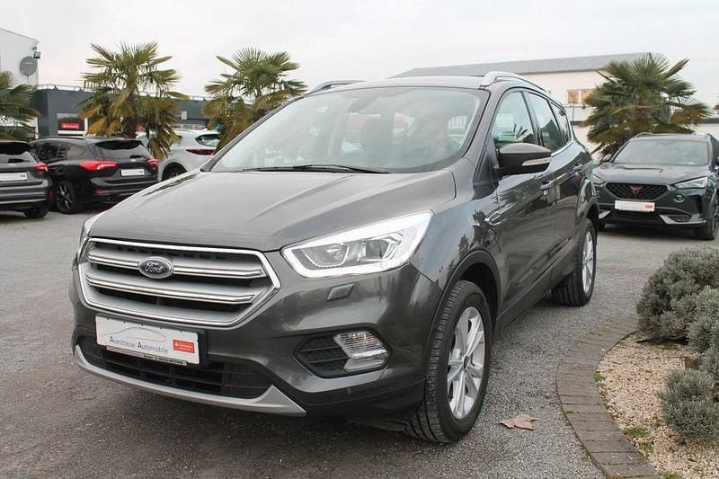 Gebraucht Ford Kuga 150 PS (110 kW) 2019 Grau SUV