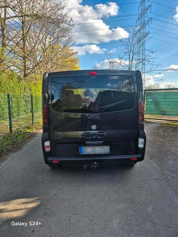 Gebraucht Opel Vivaro 100 PS (73 kW) 2004 Schwarz Van / Kleinbus