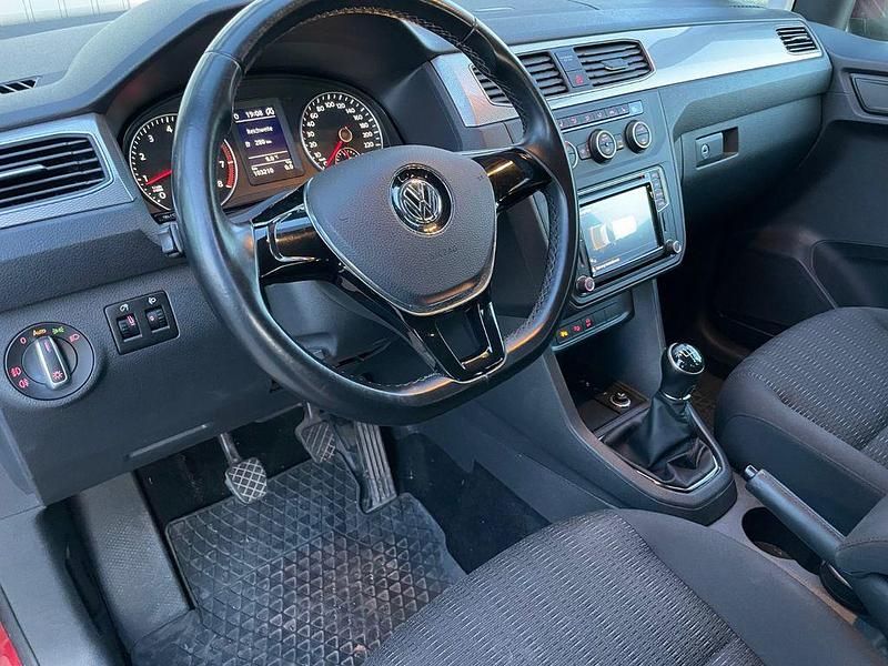 Gebraucht VW Caddy Comfortline 125 PS (91 kW) 2016 Rot Van / Kleinbus