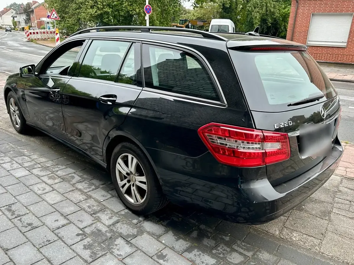 Gebraucht Mercedes E220 170 PS (125 kW) 2011 Schwarz Kombi