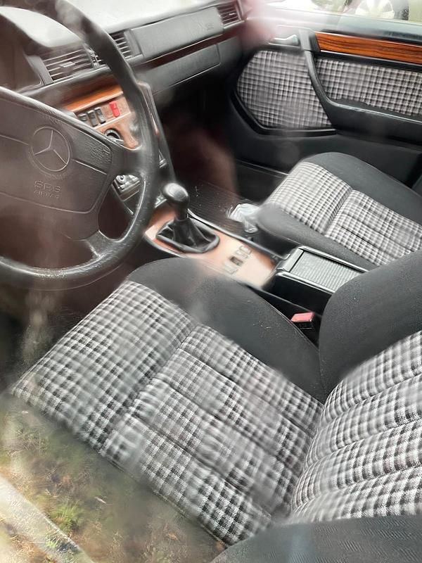 Gebraucht Mercedes 250 113 PS (83 kW) 1994 Silber Kombi