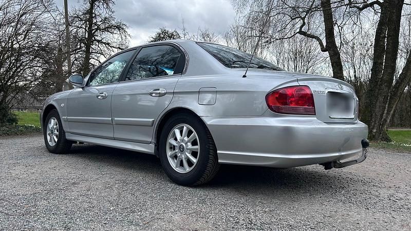 Gebraucht Hyundai Sonata GLS 131 PS (96 kW) 2003 Silber Limousine