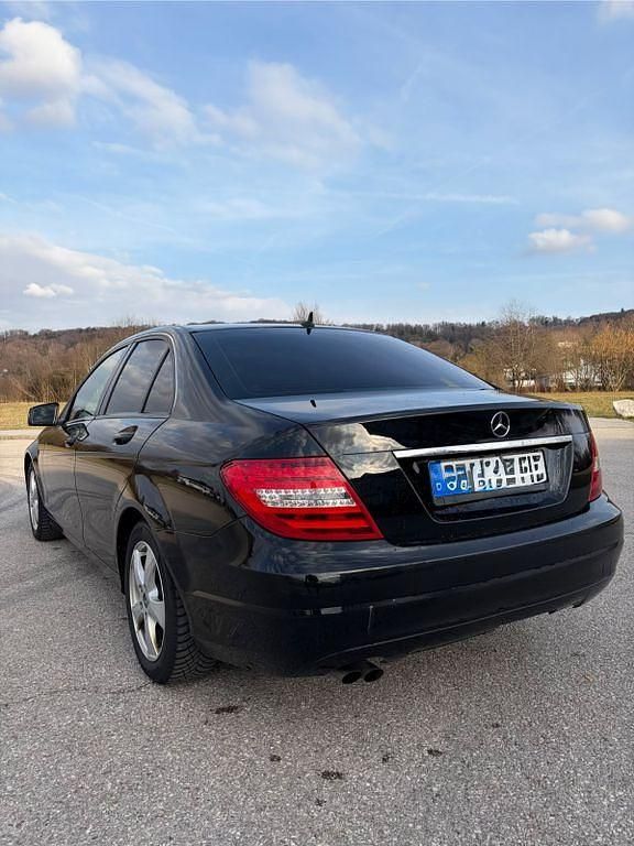 Second-hand Mercedes C180 156 CP (114 kW) 2012 Negru Berlinǎ
