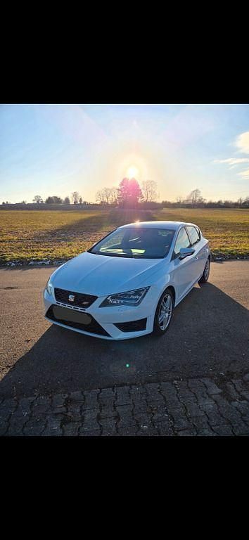 Weiß Gebraucht 2015 Cupra Leon Limousine | 17.800 € (Fairer Preis) - Bild 1/4