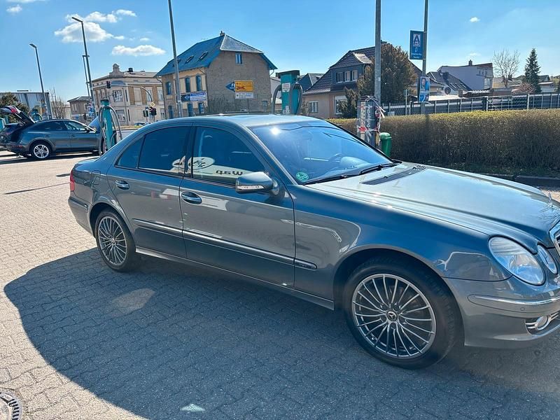 Gebraucht Mercedes E280 200 PS (147 kW) 2009 Andere farben Limousine