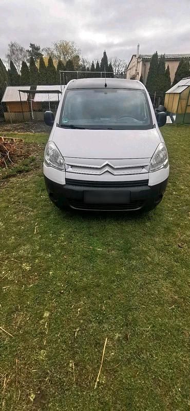Gebraucht Citroën Berlingo 75 PS (55 kW) 2010 Weiß Van / Kleinbus