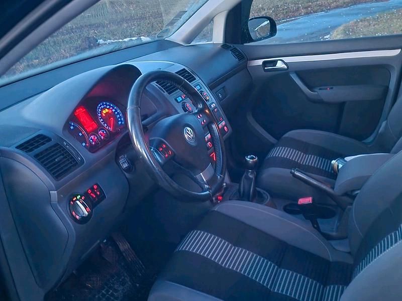 Gebraucht VW Touran 105 PS (77 kW) 2009 Schwarz Van / Kleinbus