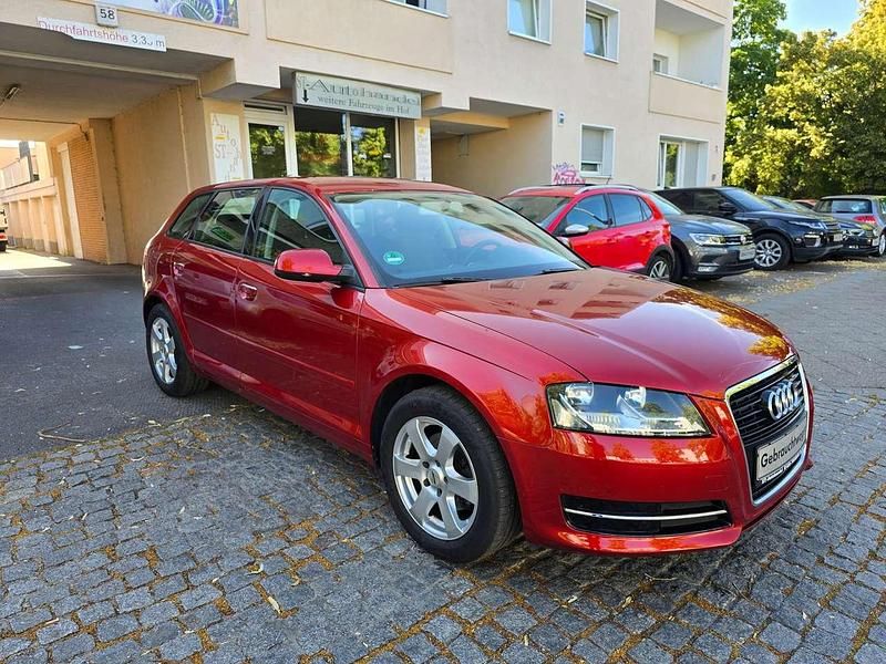 Vulkanrot metallic Gebraucht 2011 Audi A3 Attraction Kleinwagen | 6.900 € (Fairer Preis) - Bild 1/4