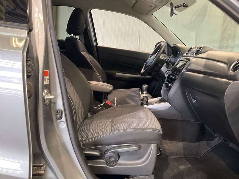 Grau Gebraucht 2018 Suzuki Vitara Comfort SUV | 14.500 € (Fairer Preis) - Bild 1/4