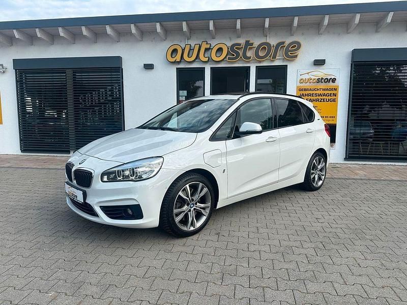 Weiß Gebraucht 2017 BMW 225 Active Tourer iPerformance Van / Kleinbus | 14.985 € (Fairer Preis) - Bild 1/4