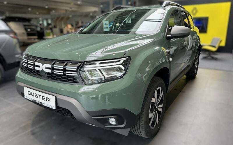 Grau Gebraucht 2022 Dacia Duster Journey SUV | 23.890 € (Etwas zu teuer) - Bild 1/4
