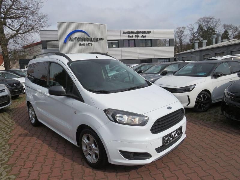 Weiß Gebraucht 2018 Ford Tourneo Courier Sport Van / Kleinbus | 8.999 € (Fairer Preis) - Bild 1/4