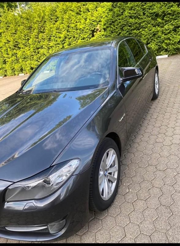 Schwarz Gebraucht 2011 BMW 520 Limousine | 8.350 € (Superpreis) - Bild 1/4