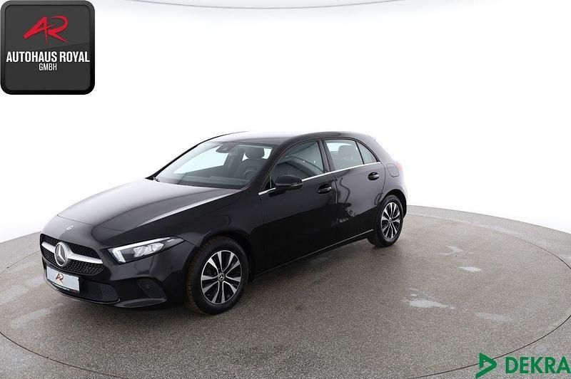 Schwarz Gebraucht 2021 Mercedes A180 Style Limousine | 20.880 € (Superpreis) - Bild 1/4