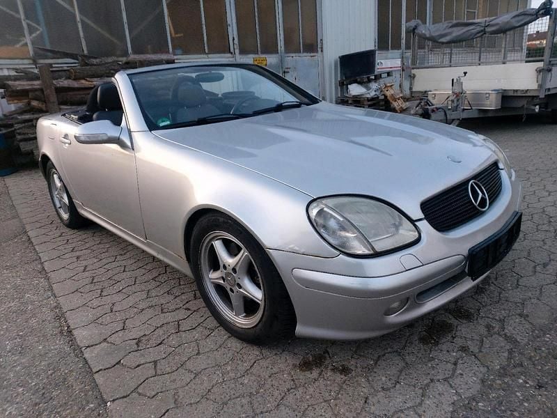 Gebraucht Mercedes SLK200 163 PS (119 kW) 2002 Silber Cabrio