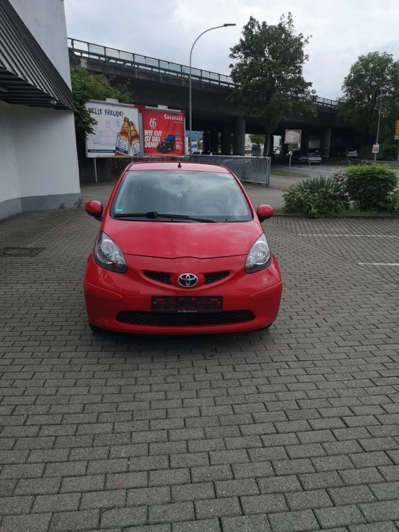 Rot Gebraucht 2011 Toyota Aygo Cool Kleinwagen | 3.200 € (Guter Preis) - Bild 1/4