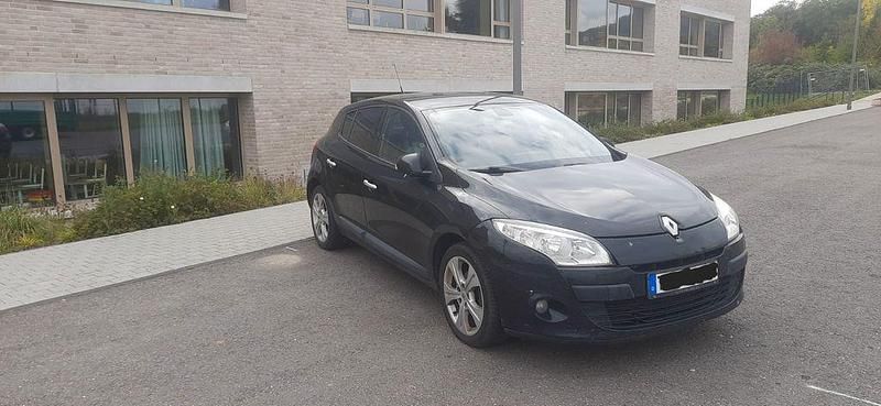 Gebraucht Renault Mégane Dynamique 131 PS (96 kW) 2011 Schwarz Limousine