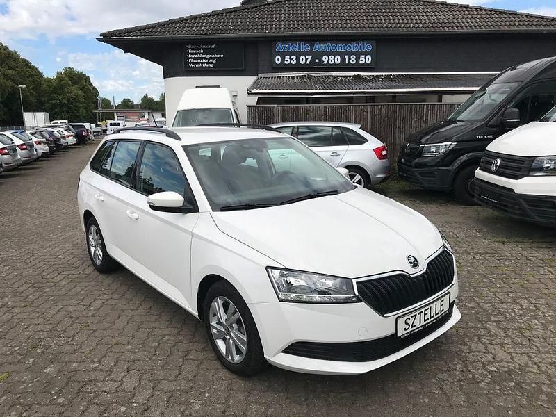 Weiß Gebraucht 2022 Skoda Fabia Ambition Kombi | 12.999 € (Fairer Preis) - Bild 1/4