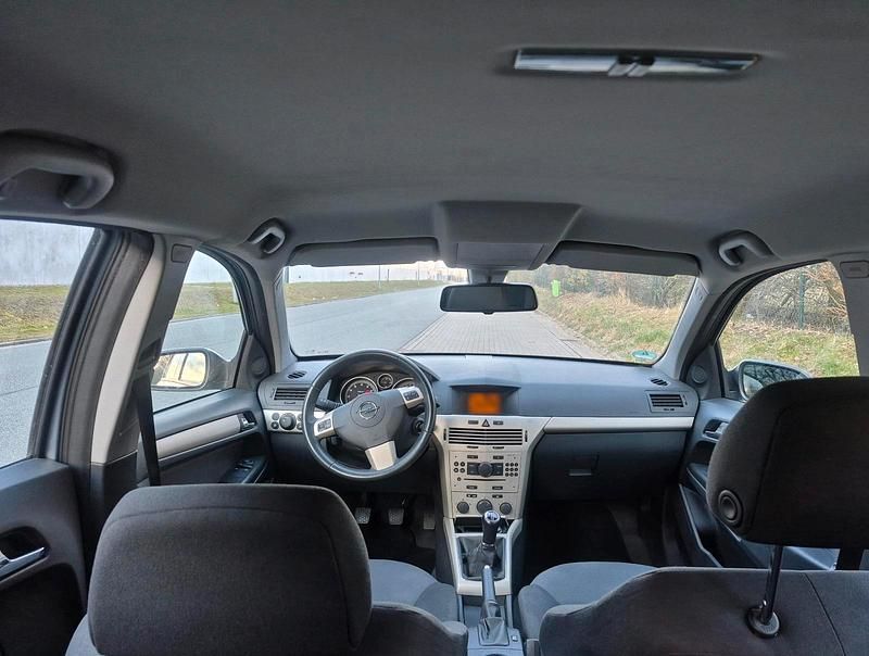 Gebraucht Opel Astra 90 PS (66 kW) 2008 Grau Limousine