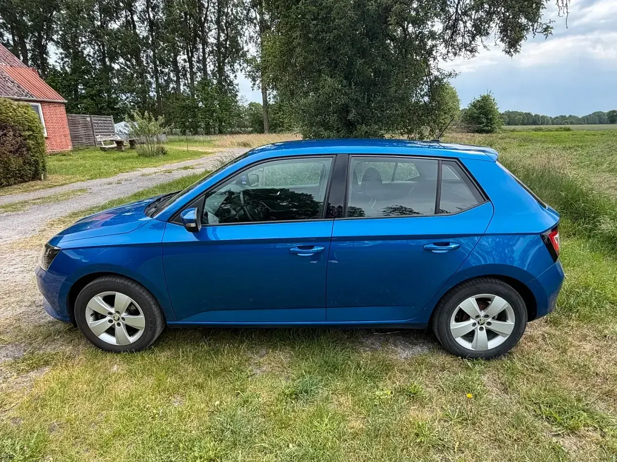 Gebraucht Skoda Fabia 90 PS (66 kW) 2016 Blau Limousine