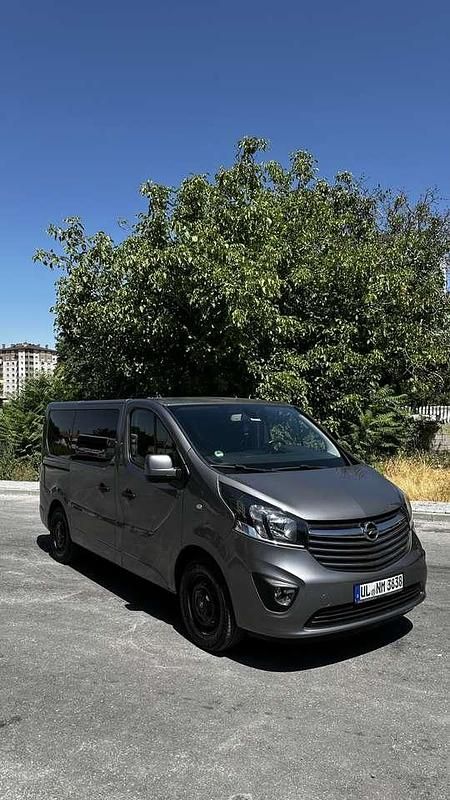 Gebraucht Opel Vivaro 145 PS (106 kW) 2015 Grau Van / Kleinbus