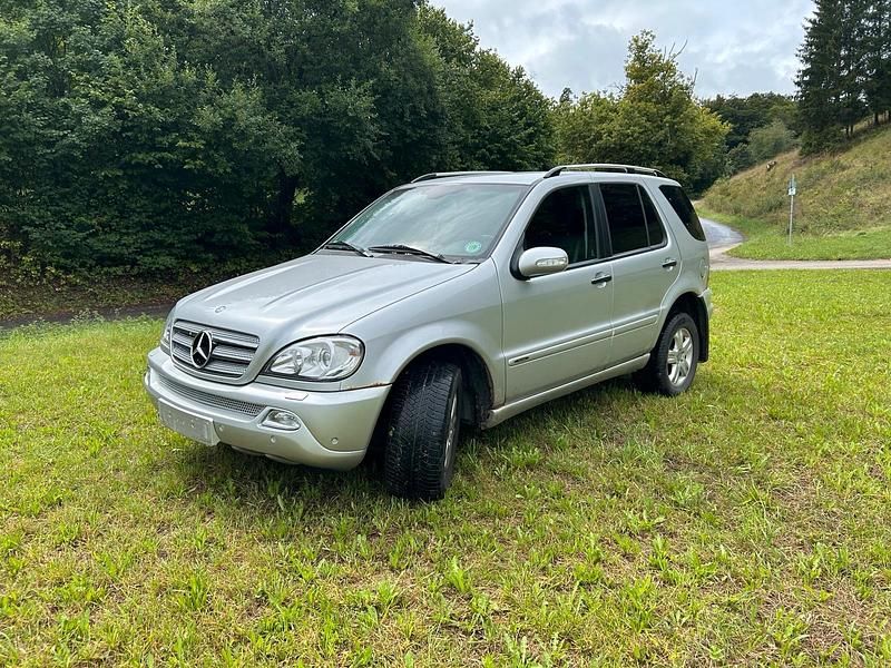 Silber Gebraucht 2005 Mercedes ML270 SUV | 5.500 € - Bild 1/4