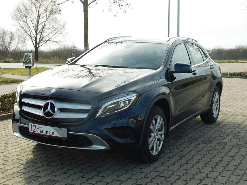 Gebraucht Mercedes GLA250 Progressive 211 PS (155 kW) 2016 Kosmosschwarz  metalliclack SUV