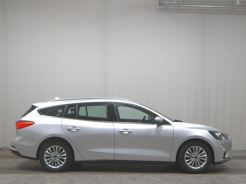 Silber Gebraucht 2021 Ford Focus Titanium Kombi | 12.980 € (Superpreis) - Bild 1/4