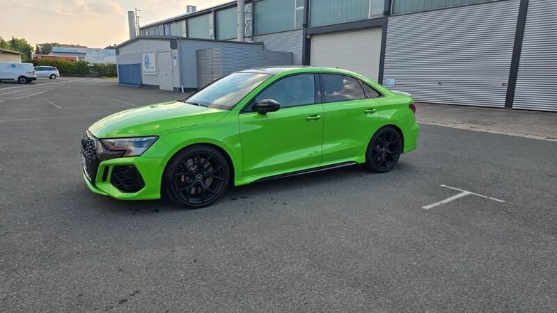 Grün Gebraucht 2024 Audi RS3 Sport Kleinwagen | 62.990 € (Guter Preis) - Bild 1/4