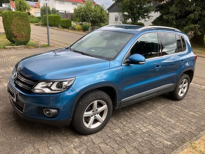 Blau Gebraucht 2016 VW Tiguan Sportline SUV | 15.500 € (Guter Preis) - Bild 1/4