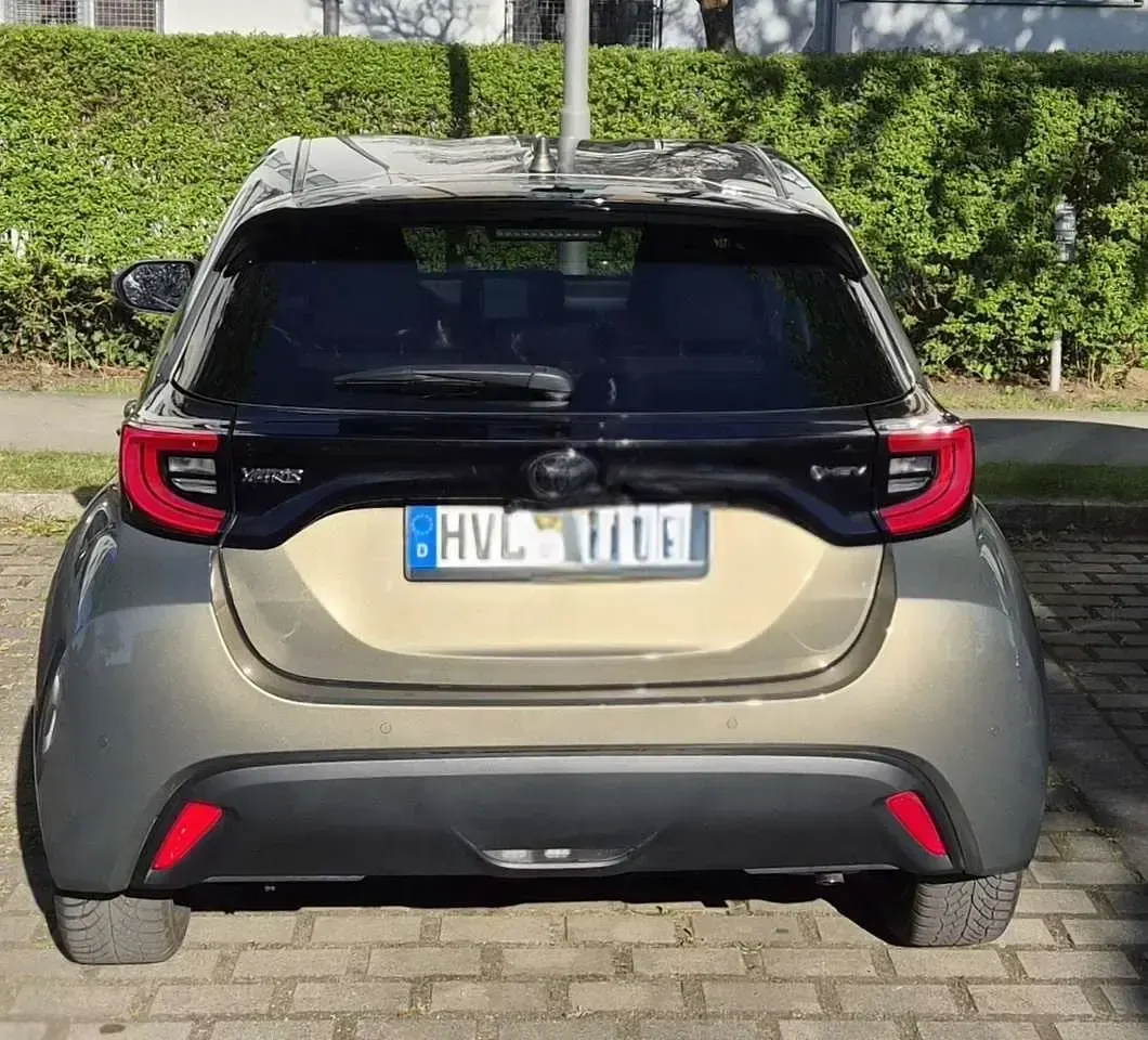 Gebraucht Toyota Yaris Hybrid Basis 92 PS (67 kW) 2024 Grün Kleinwagen