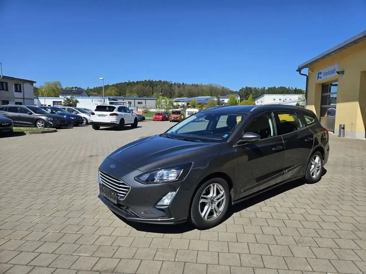 Usado Ford Focus 120 CV (88 kW) 2019 Gris Familiar
