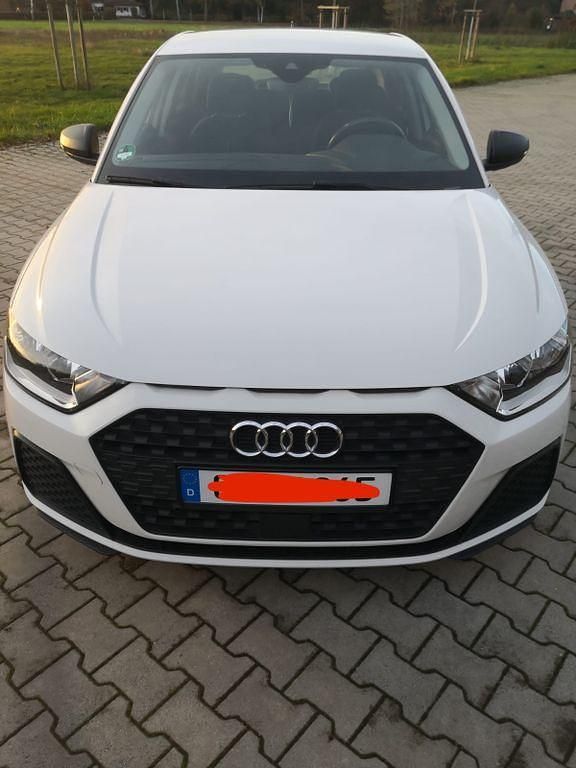 Weiß Gebraucht 2019 Audi A1 Sportback Kleinwagen | 16.900 € (Fairer Preis) - Bild 1/4