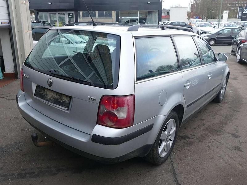 Gebraucht VW Passat 101 PS (74 kW) 2004 Silber Kombi
