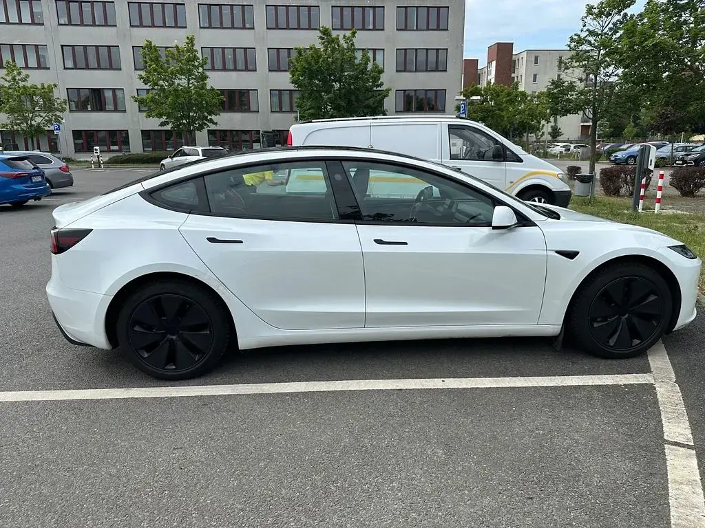 Gebraucht Tesla Model 3 Long Range AWD 366 kW (498 PS) 2024 Weiß Limousine