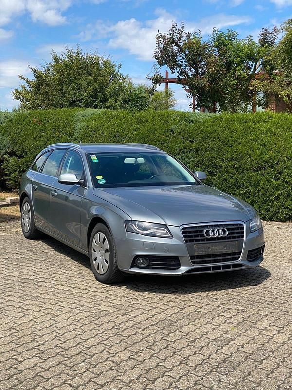 Silber Gebraucht 2011 Audi A4 Kombi | 7.390 € (Superpreis) - Bild 1/4