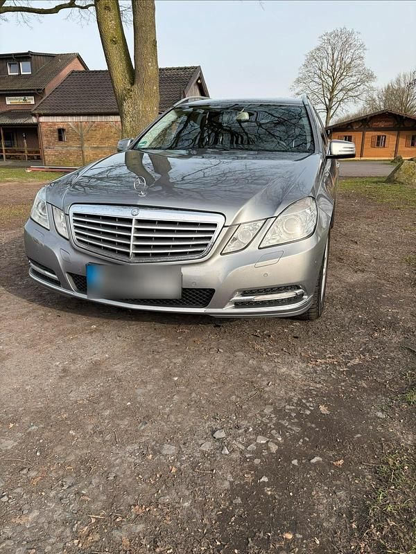 Gebraucht Mercedes E220 170 PS (125 kW) 2012 Silber Kombi