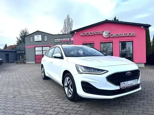 Gebraucht Ford Focus Cool & Connect 125 PS (91 kW) 2022 Weiß Limousine