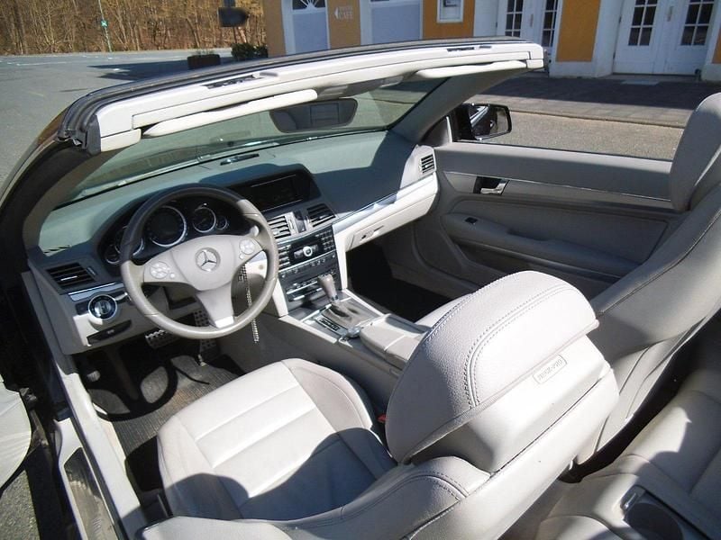 Gebraucht Mercedes E200 Elegance 184 PS (135 kW) 2010 Schwarz Cabrio